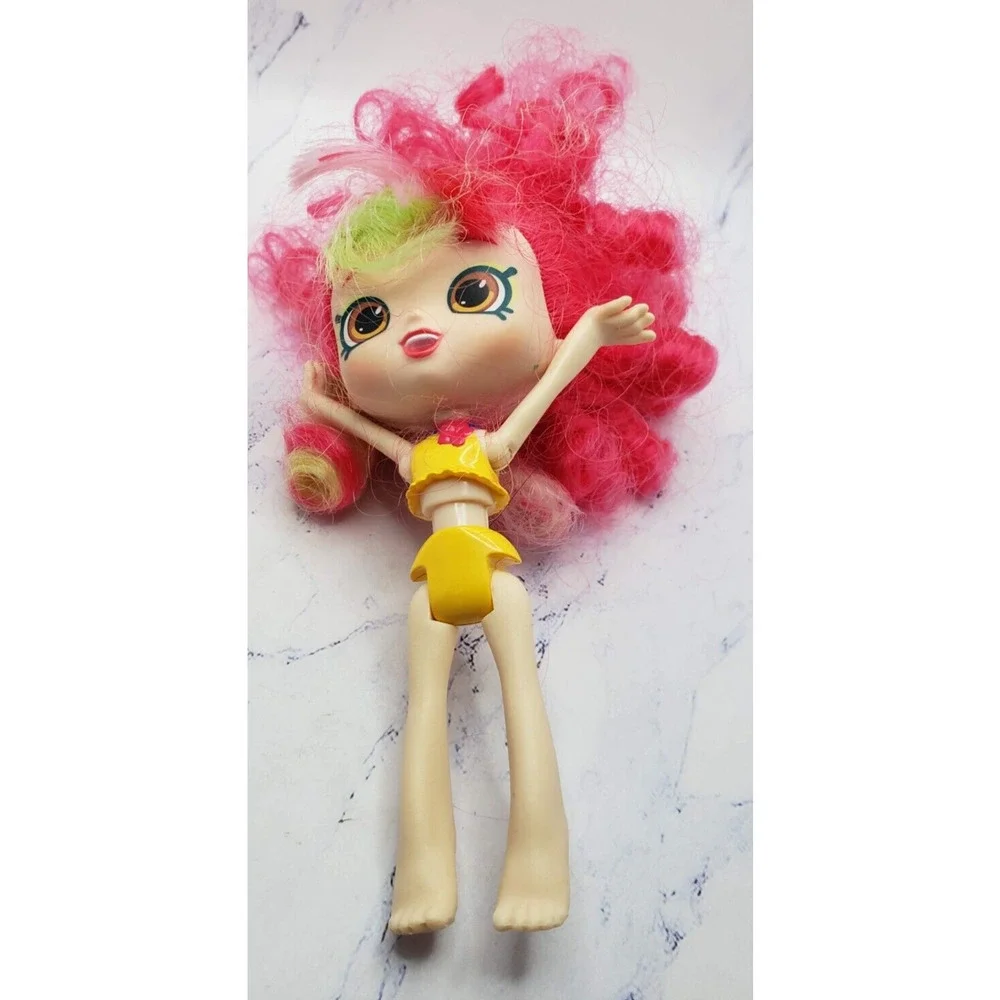 Shopkins Shoppies DONATINA World Vacation Donatina visits Brazil